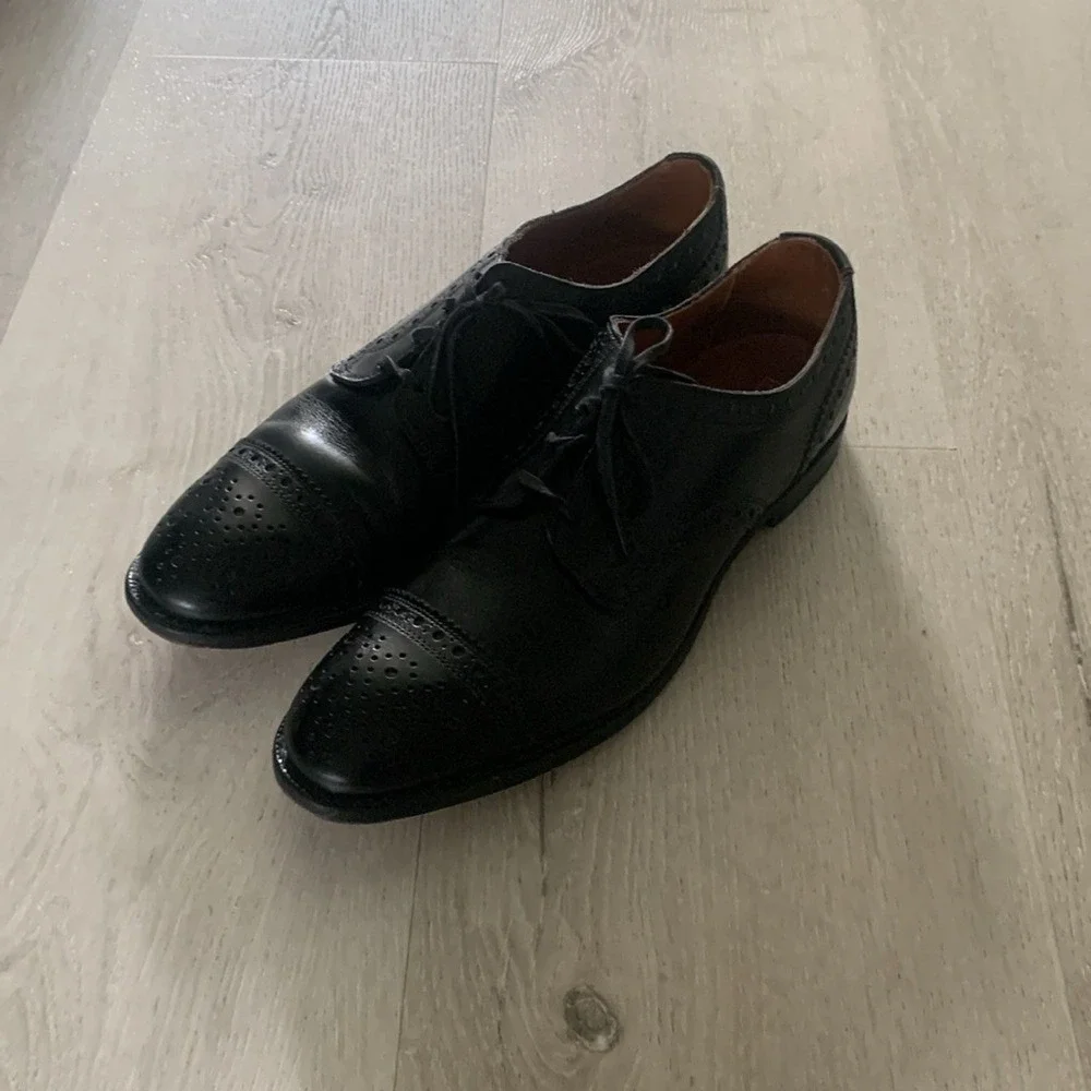 Allen Edmonds Black Rogue Oxfords‎